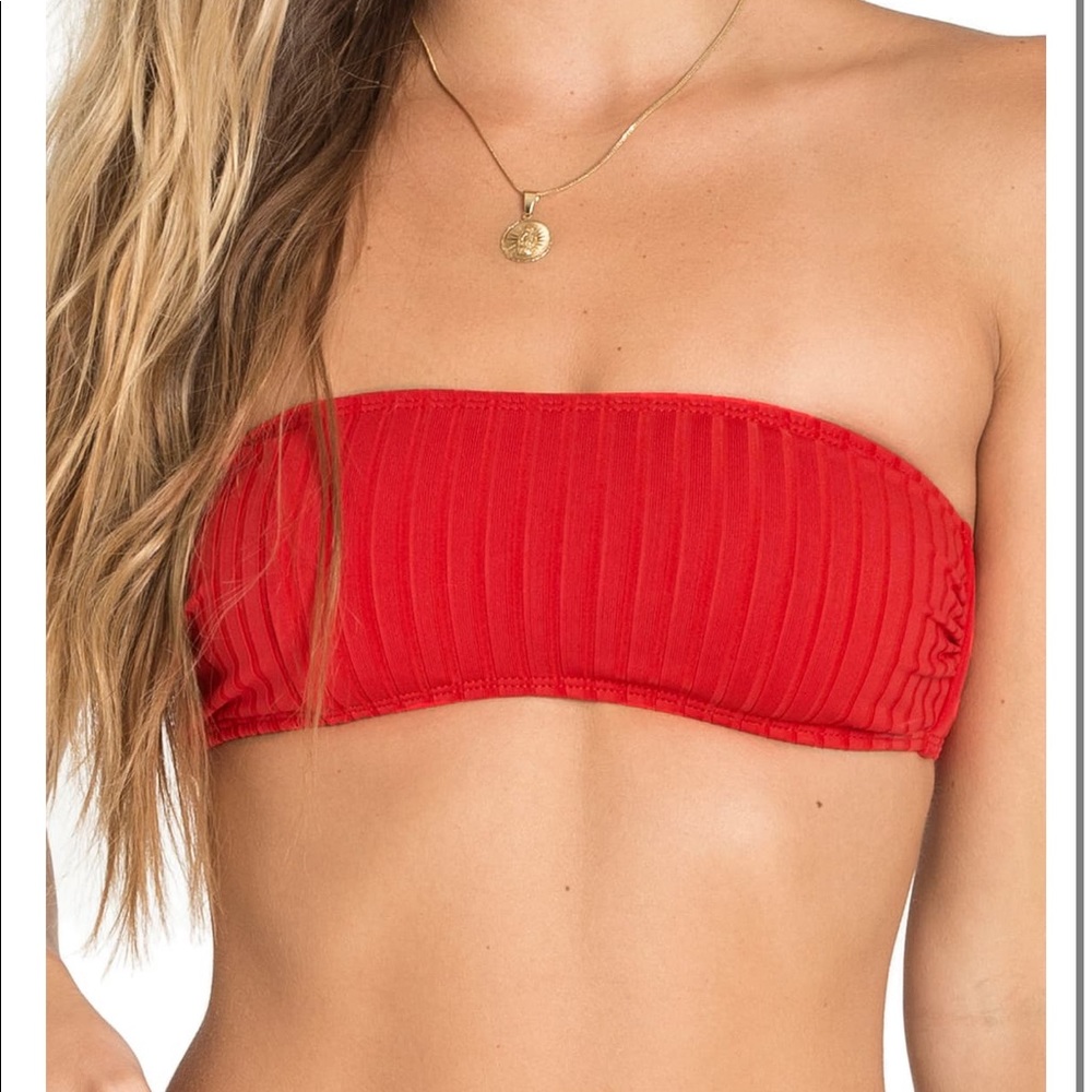 Strapless Billabong bikini + high-waisted bottom
